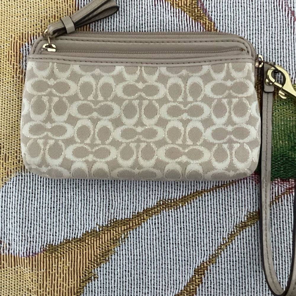 COACH wristlet EUC 2 zip pockets zippers work great cute for night out. $12